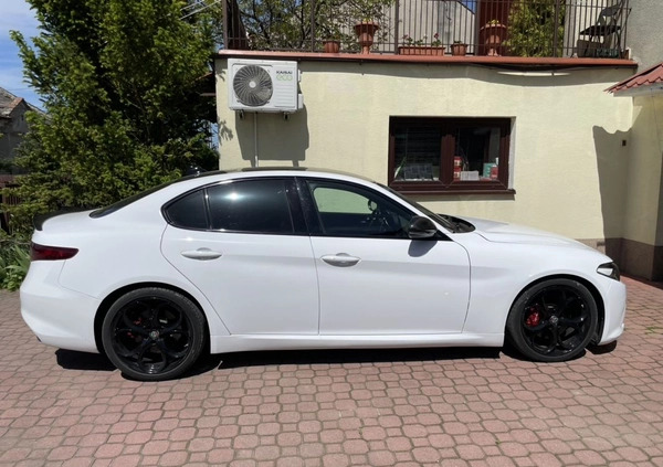 Alfa Romeo Giulia cena 98000 przebieg: 61500, rok produkcji 2018 z Tarnów małe 742